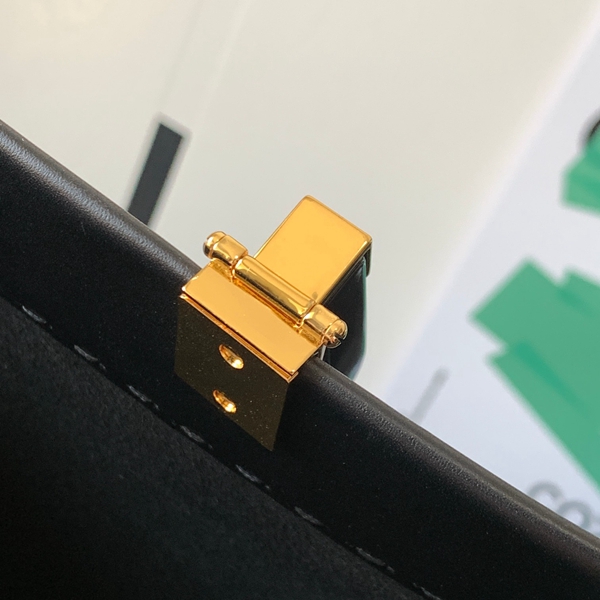 スーパーコピーブランドバッグ角部分ディテール